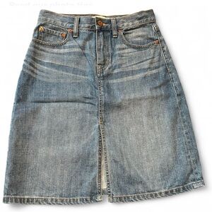 Madewell denim skirt. Size 25